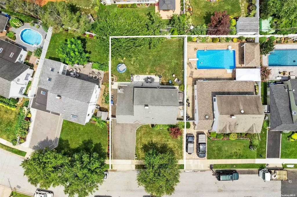 19 Spoke Lane Levittown NY 11756