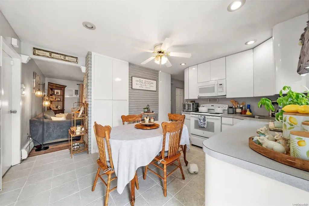 19 Spoke Lane Levittown NY 11756