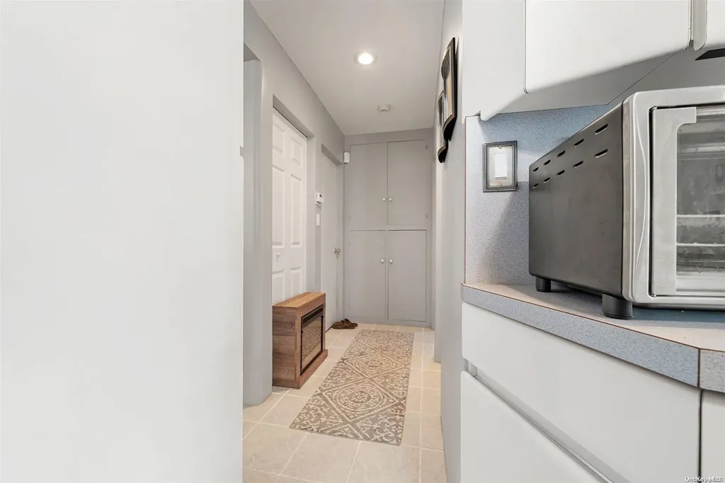 19 Spoke Lane Levittown NY 11756