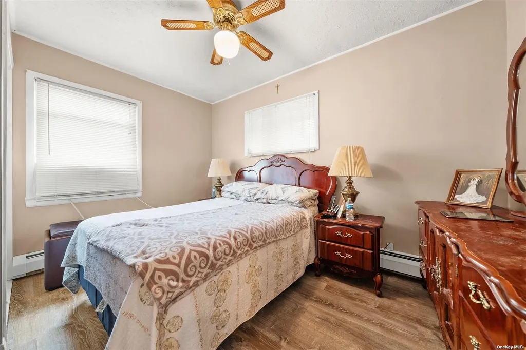 19 Spoke Lane Levittown NY 11756