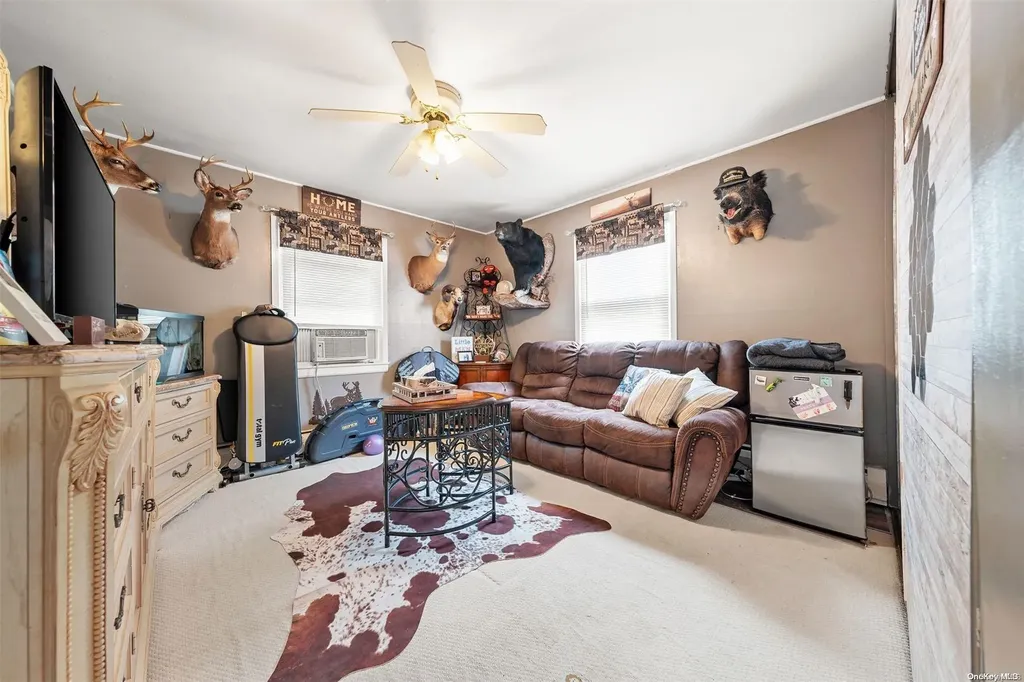 19 Spoke Lane Levittown NY 11756