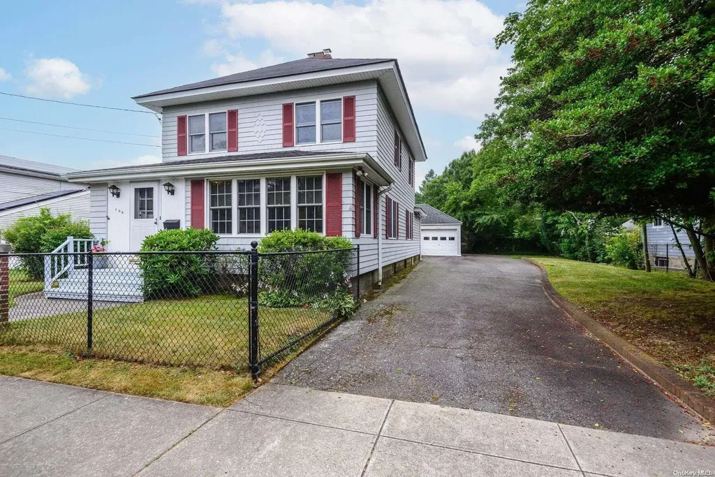 106 Penataquit Avenue Bay Shore NY 11706