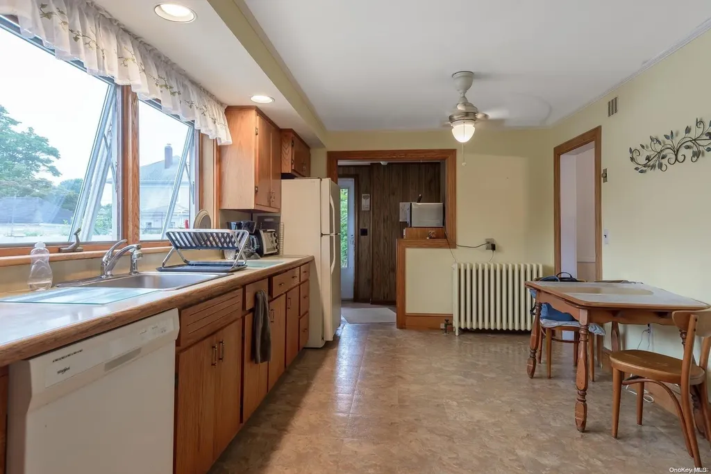 106 Penataquit Avenue Bay Shore NY 11706