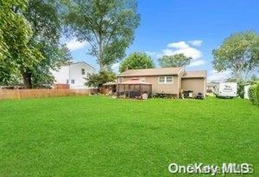1435 Pine Acres Boulevard Bay Shore NY 11706