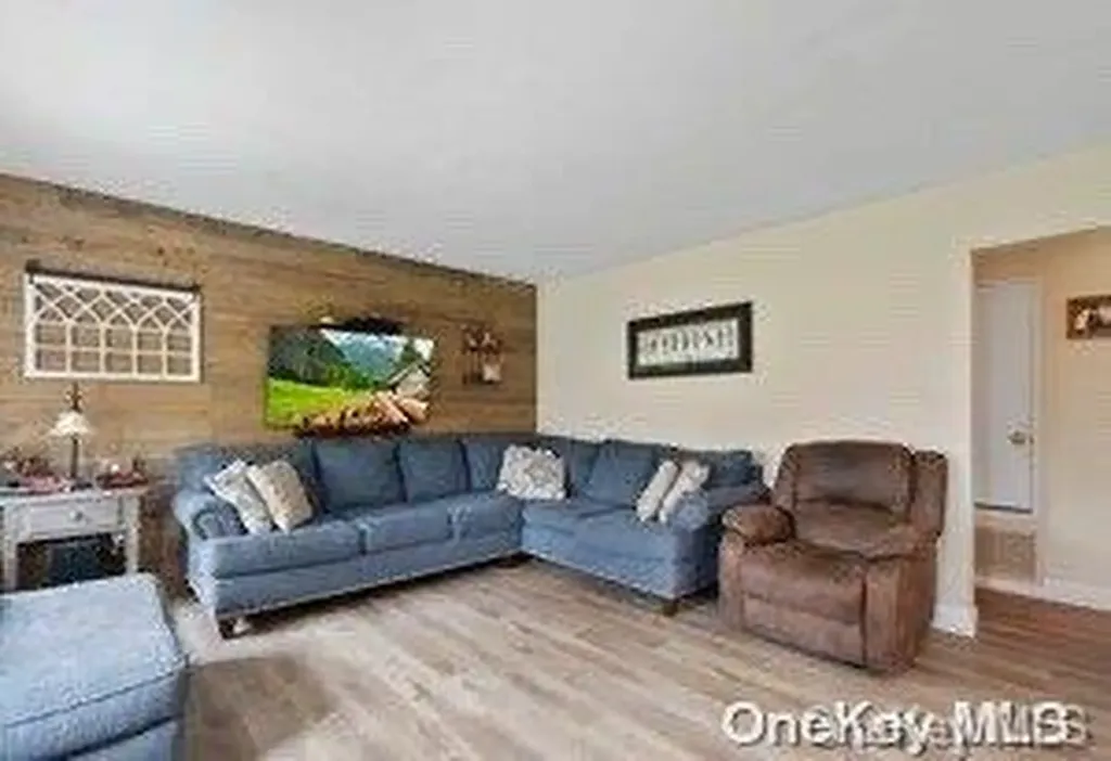 1435 Pine Acres Boulevard Bay Shore NY 11706