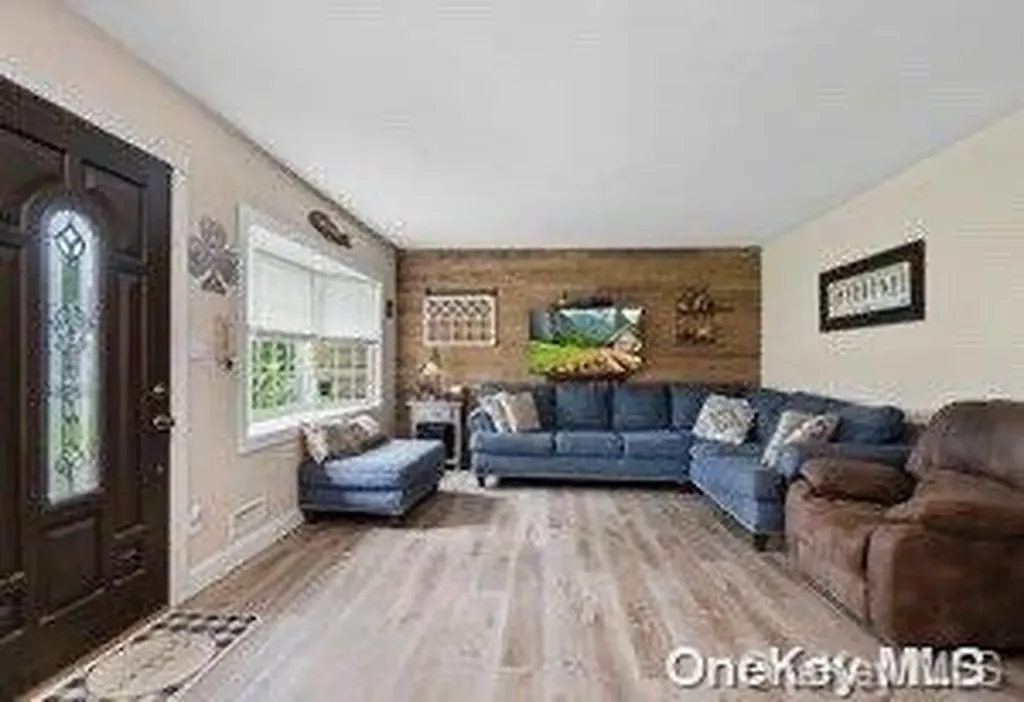 1435 Pine Acres Boulevard Bay Shore NY 11706
