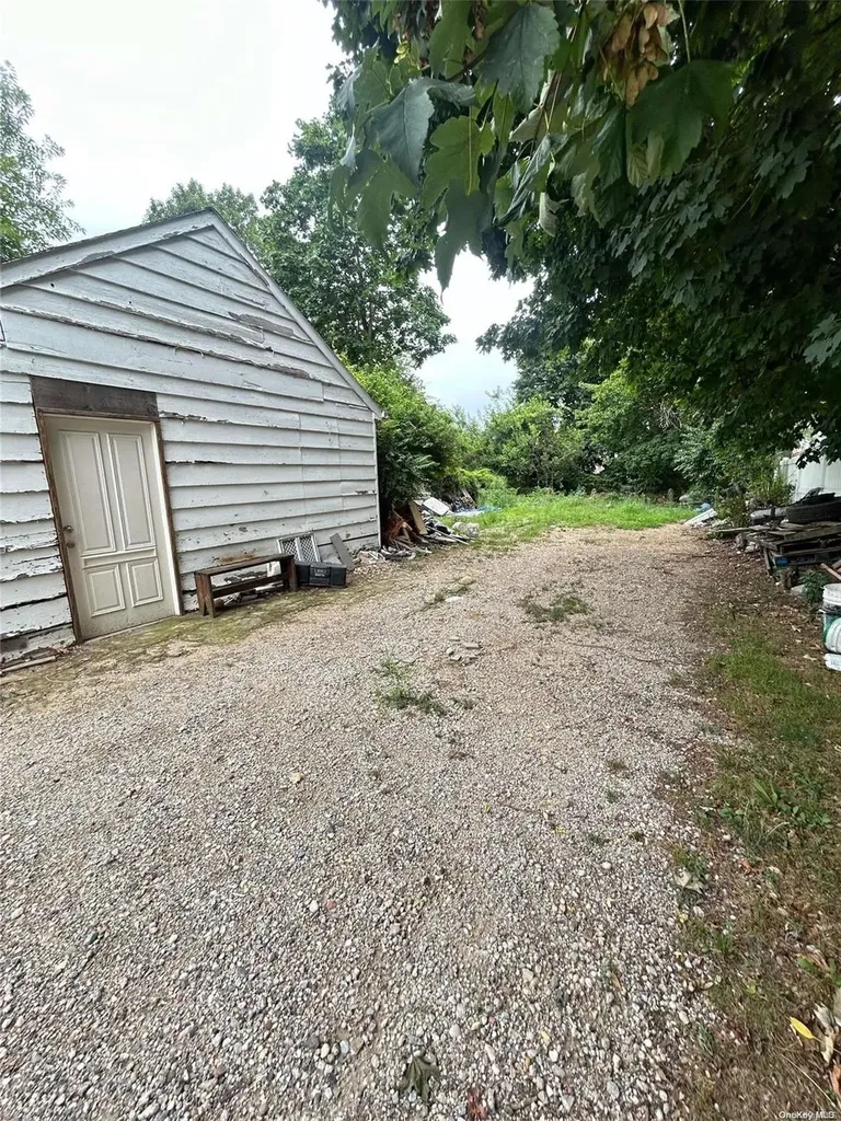 41 Thorne Avenue Hempstead NY 11550