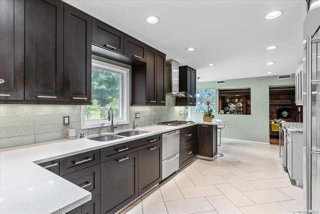 2 Sherwood Lane Cedarhurst NY 11516