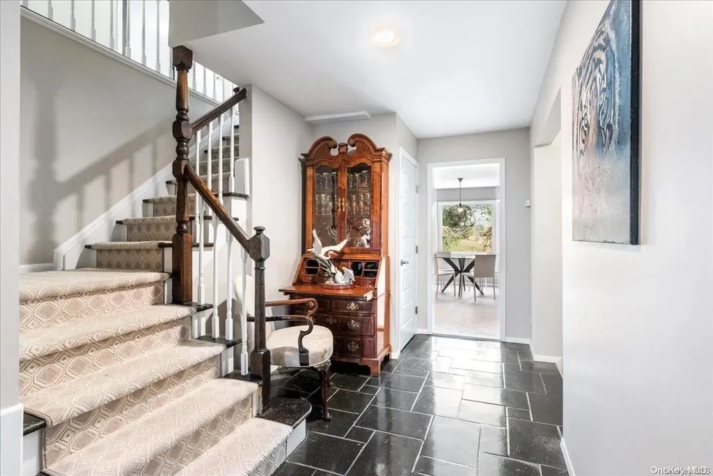 2 Sherwood Lane Cedarhurst NY 11516
