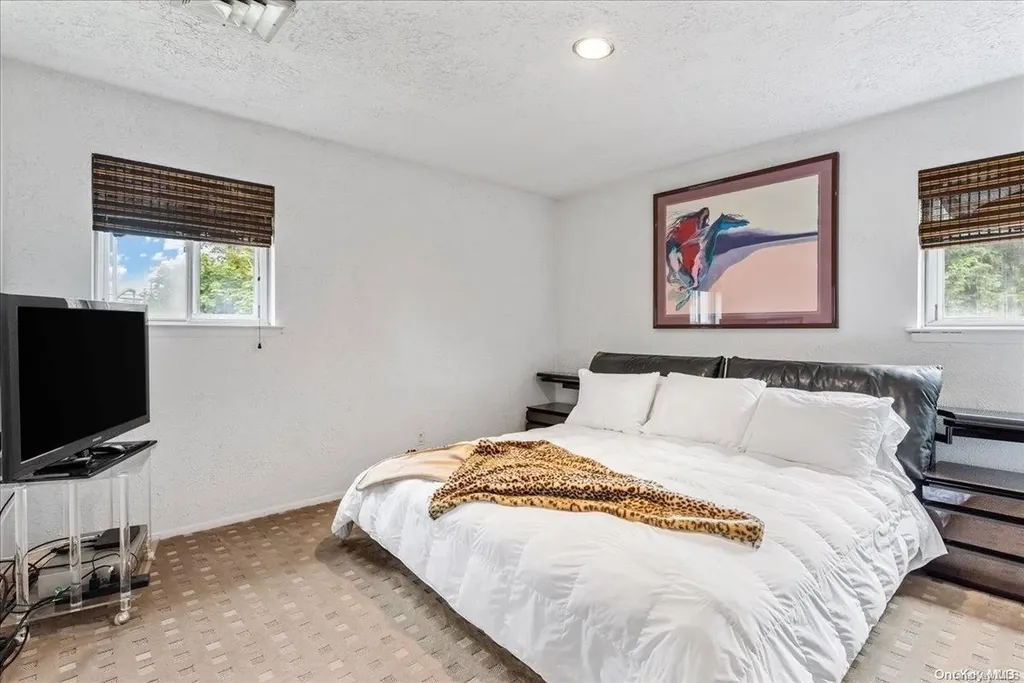 2 Sherwood Lane Cedarhurst NY 11516