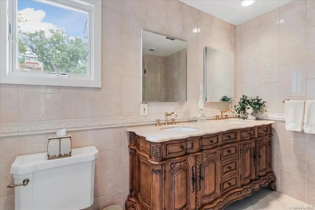 2 Sherwood Lane Cedarhurst NY 11516