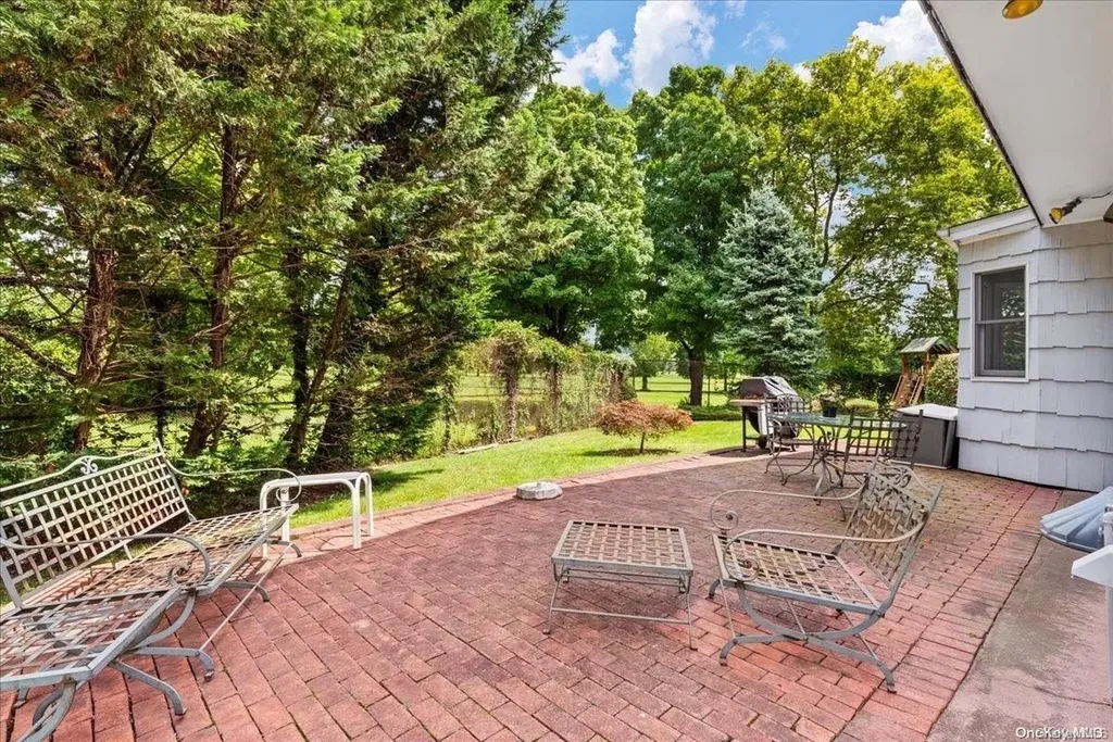 2 Sherwood Lane Cedarhurst NY 11516