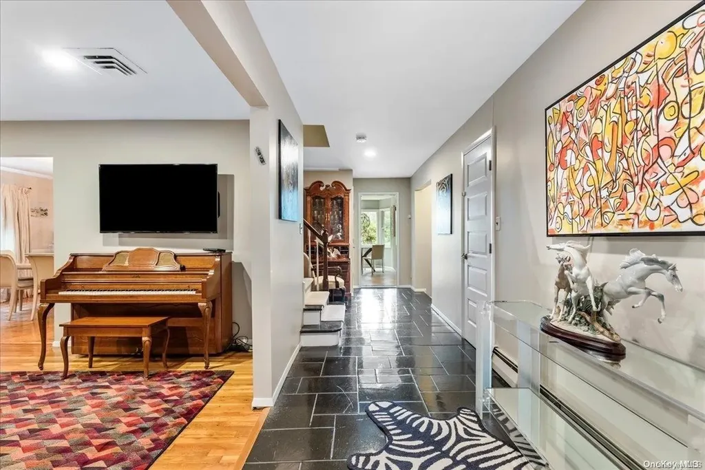 2 Sherwood Lane Cedarhurst NY 11516