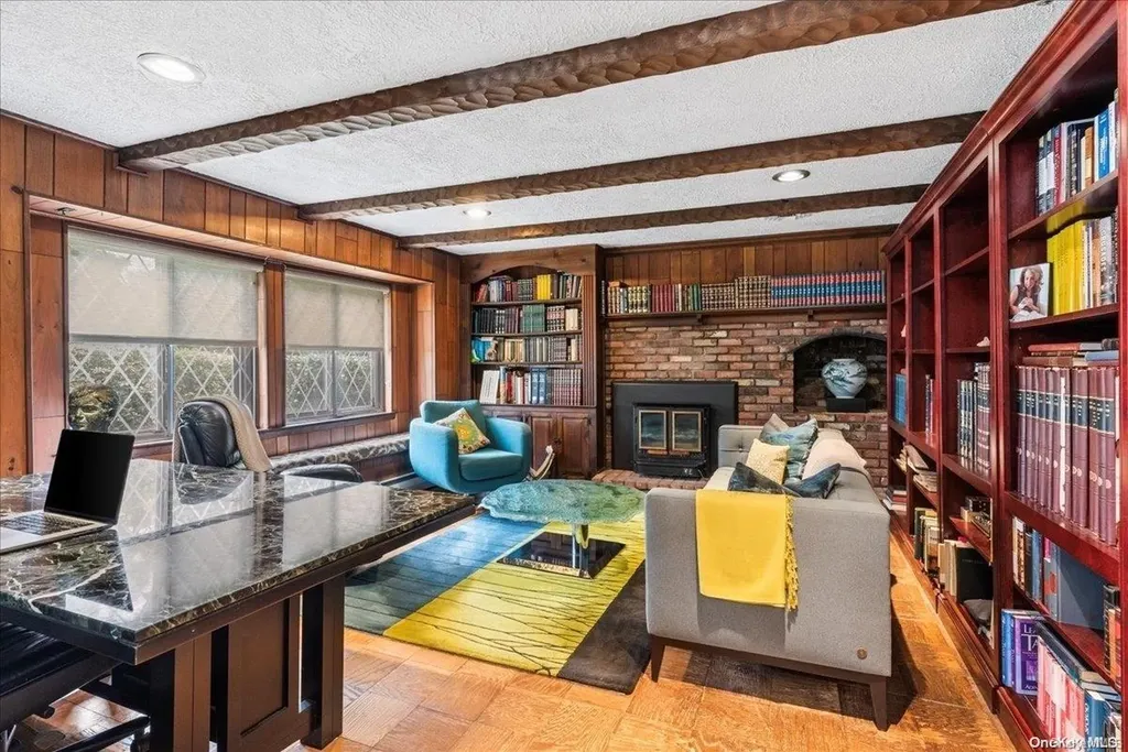 2 Sherwood Lane Cedarhurst NY 11516