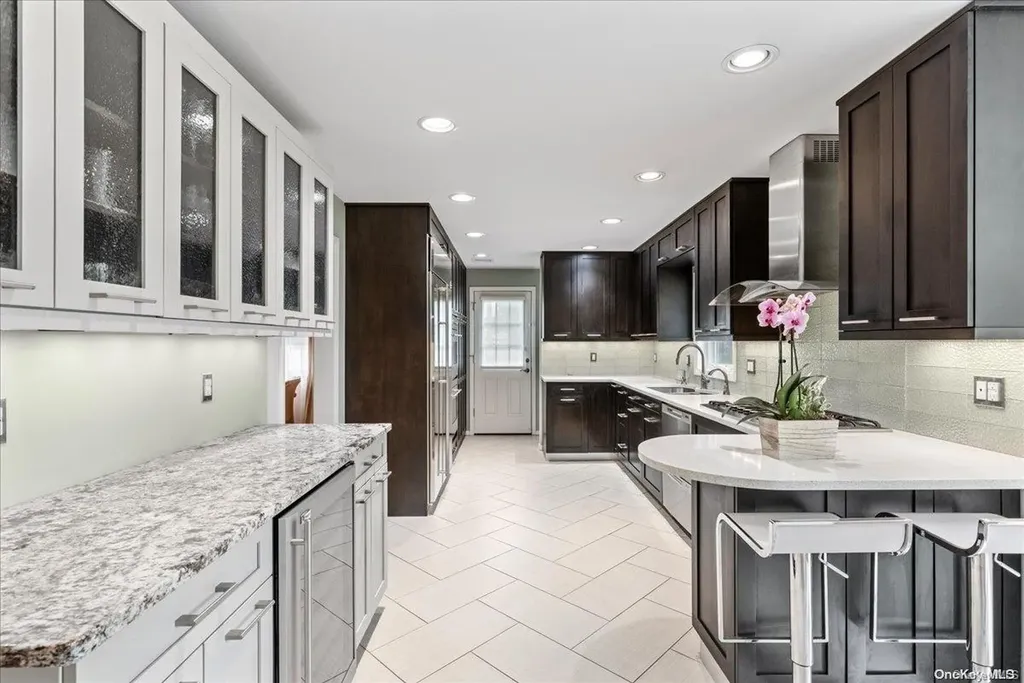 2 Sherwood Lane Cedarhurst NY 11516