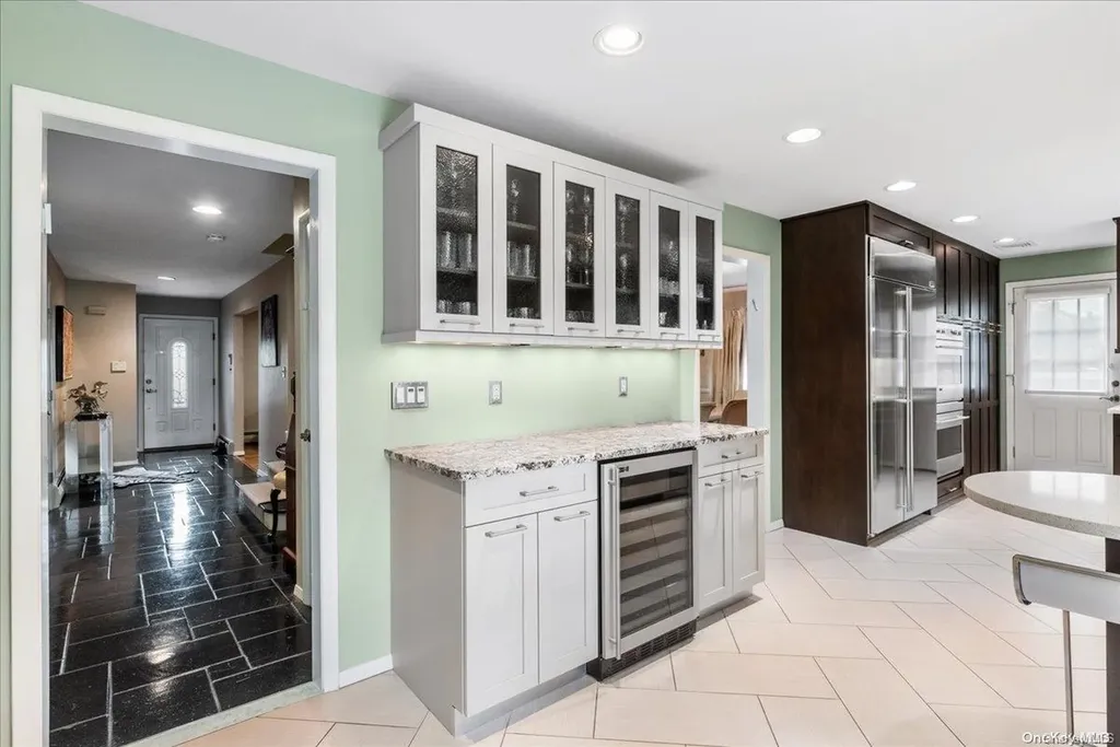 2 Sherwood Lane Cedarhurst NY 11516