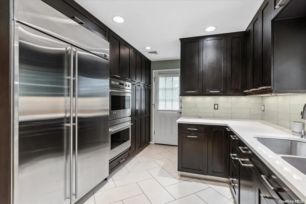 2 Sherwood Lane Cedarhurst NY 11516