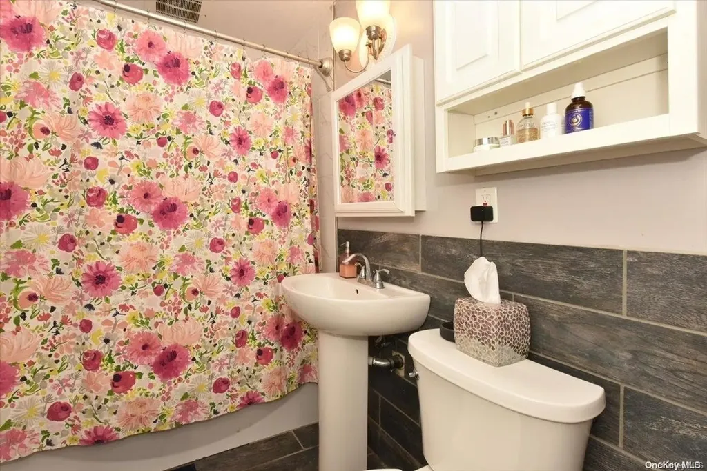 36 John Lane Levittown NY 11756