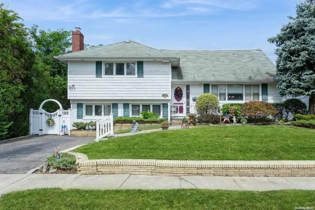106 E Lexington Avenue Oceanside NY 11572