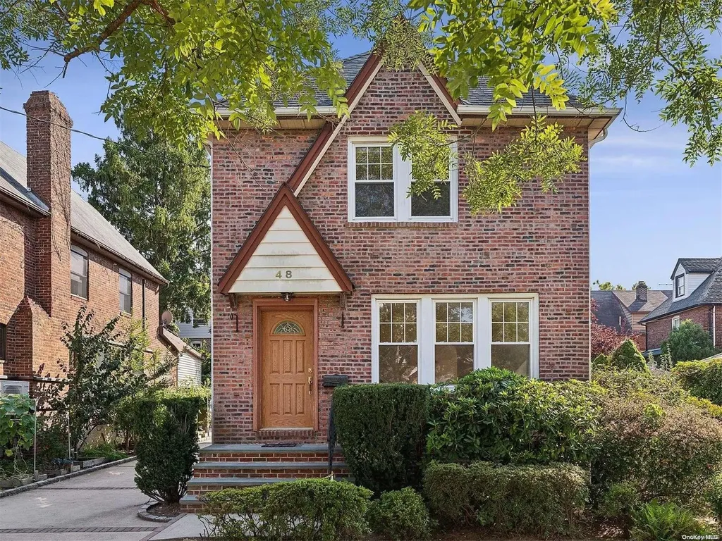 48 Tottenham Road Lynbrook NY 11563