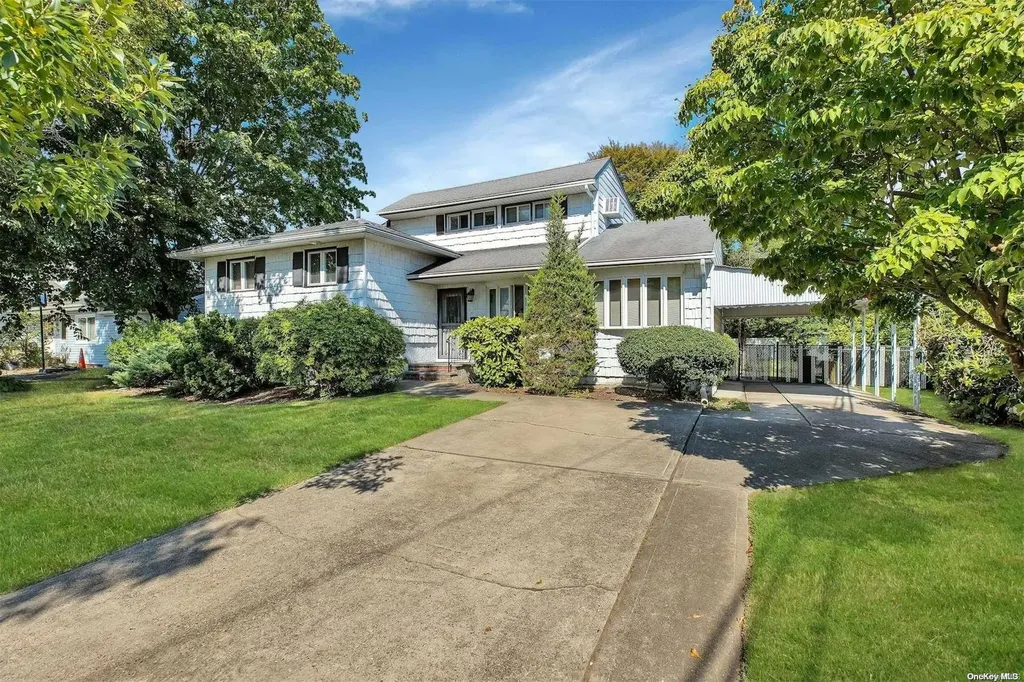 81 Hemlock Drive Farmingdale NY 11735