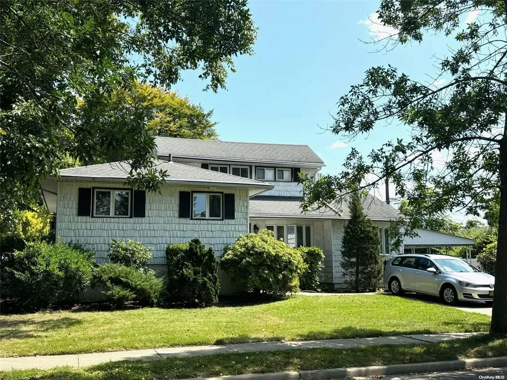 81 Hemlock Drive Farmingdale NY 11735