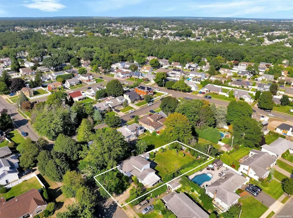 81 Hemlock Drive Farmingdale NY 11735