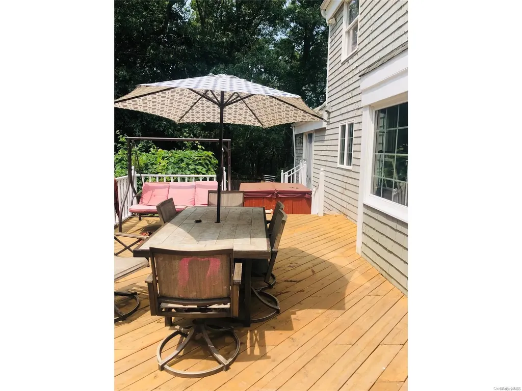 4 Niewood Drive Ridge NY 11961