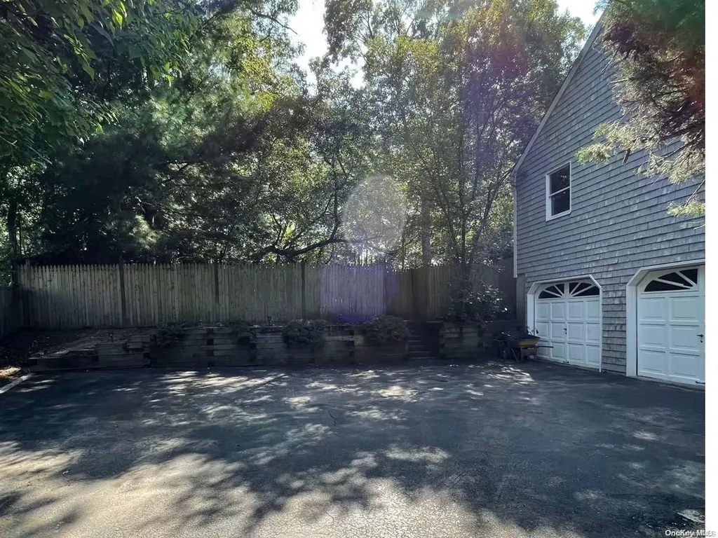 4 Niewood Drive Ridge NY 11961