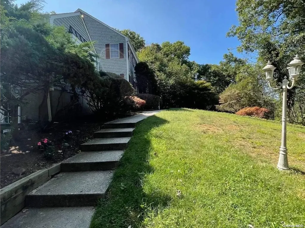 4 Niewood Drive Ridge NY 11961