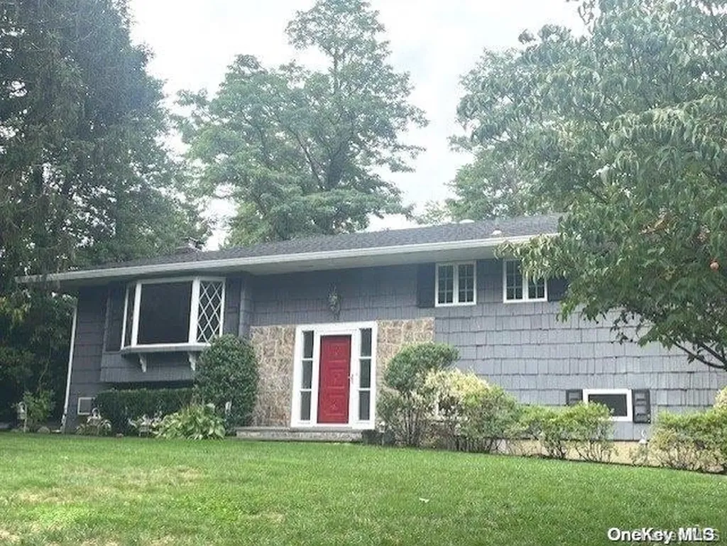 67 Sugar Maple Lane Glen Cove NY 11542