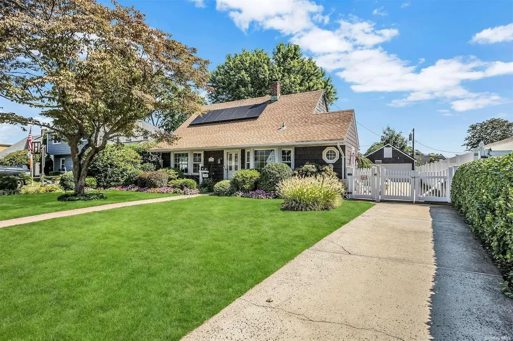 165 Coach Lane Levittown NY 11756