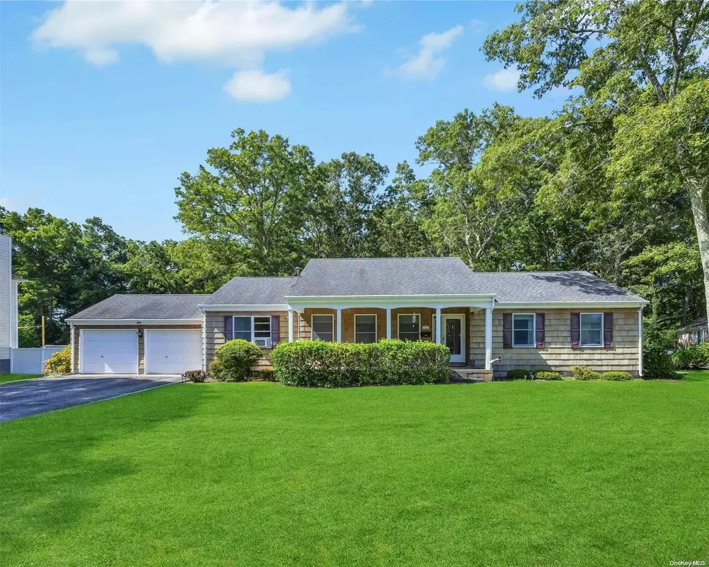 49 Daly Court Riverhead NY 11901