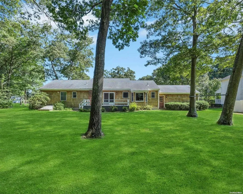 49 Daly Court Riverhead NY 11901
