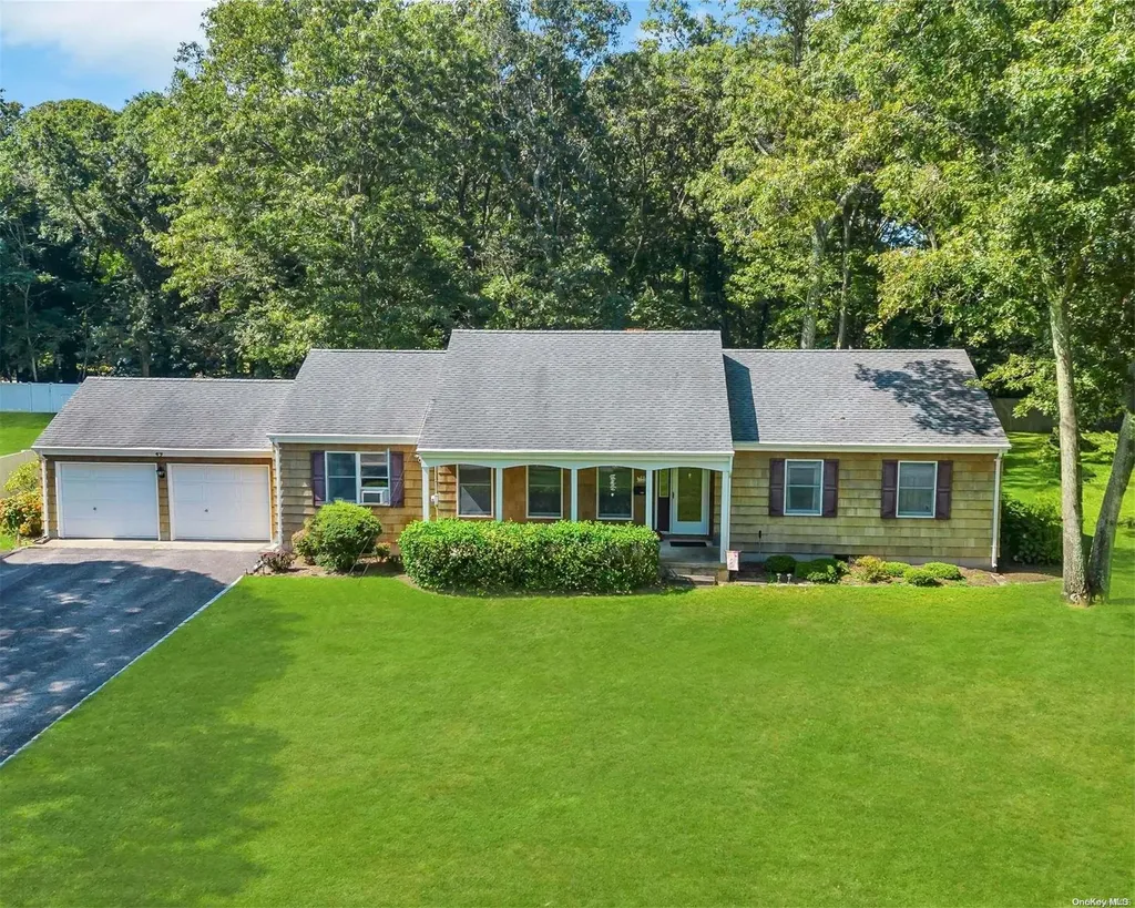 49 Daly Court Riverhead NY 11901