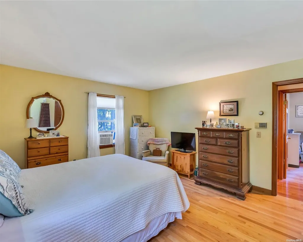 49 Daly Court Riverhead NY 11901