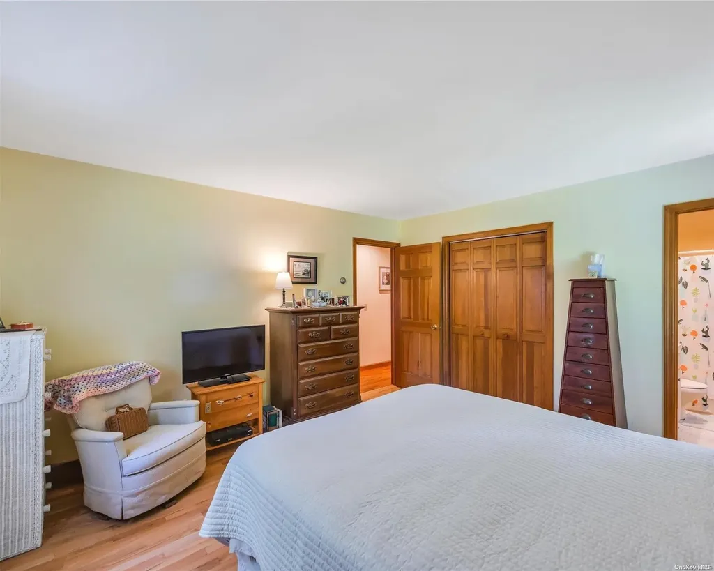 49 Daly Court Riverhead NY 11901