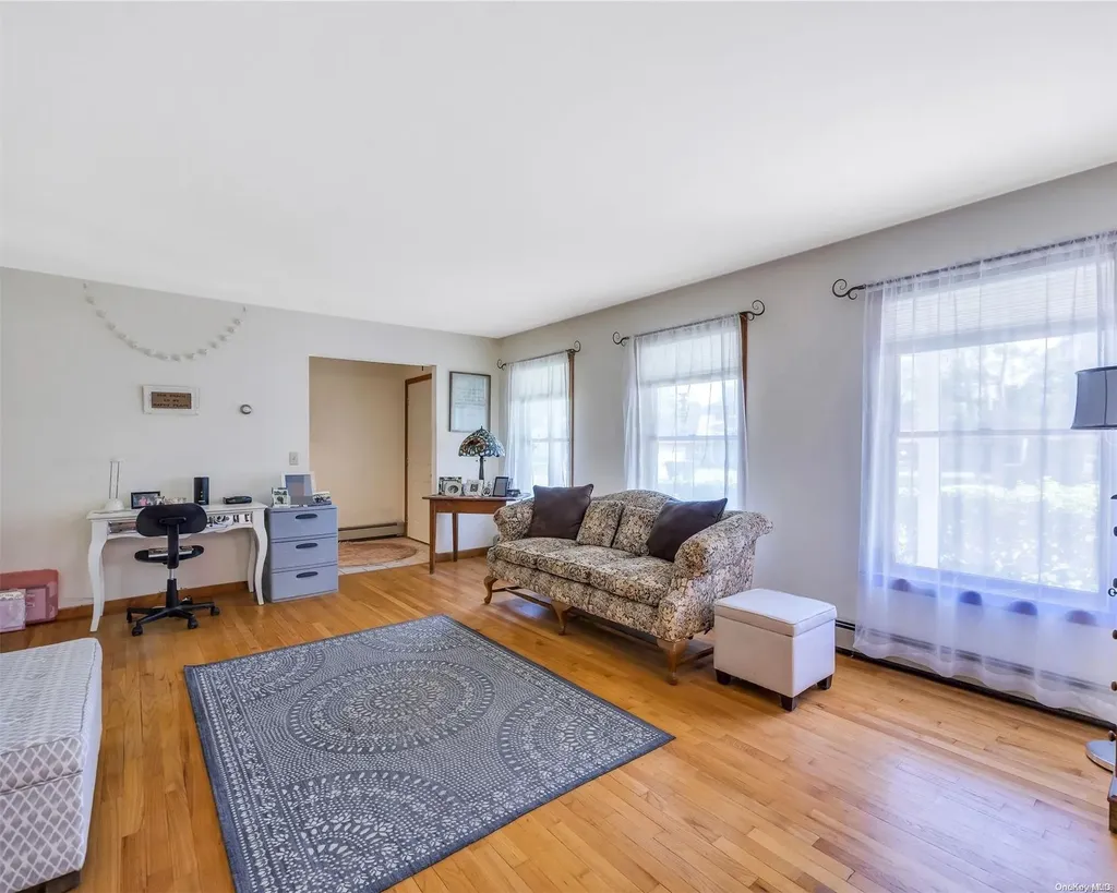 49 Daly Court Riverhead NY 11901