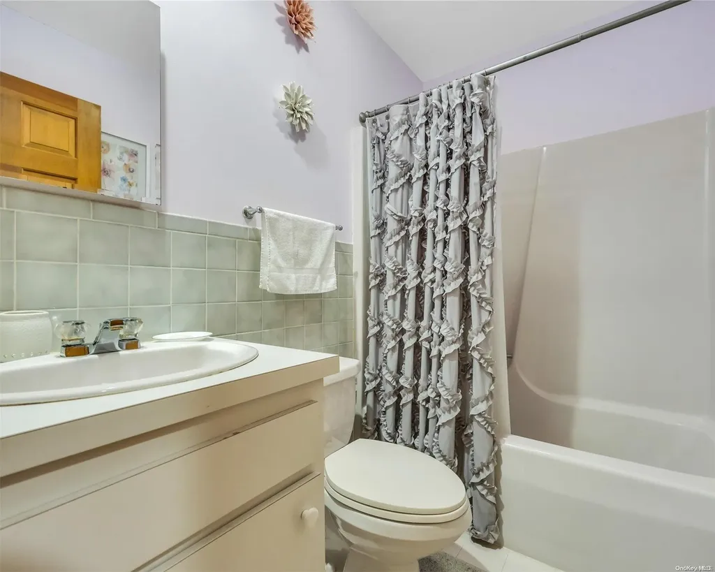 49 Daly Court Riverhead NY 11901