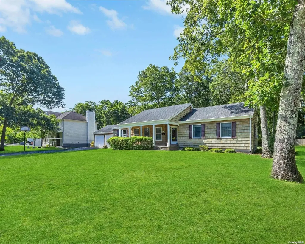 49 Daly Court Riverhead NY 11901