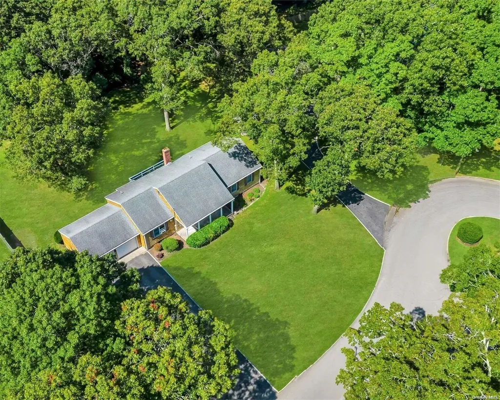 49 Daly Court Riverhead NY 11901