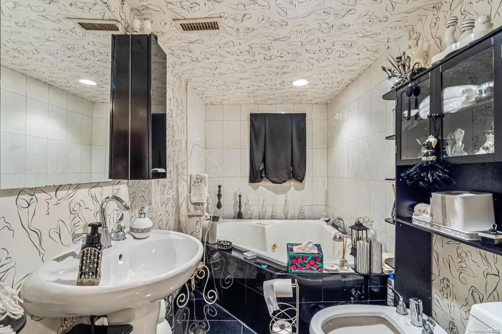1034 B Vincent Avenue Bronx NY 10465
