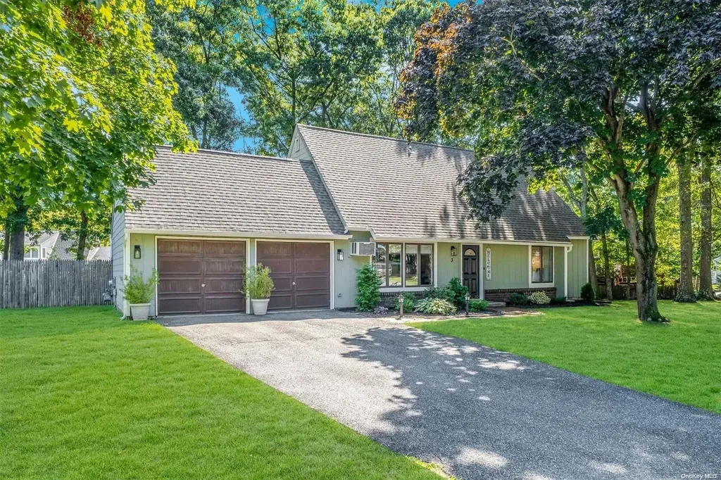 3 Sun Valley Drive Coram NY 11727
