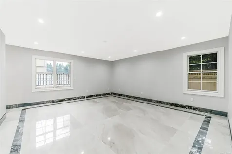 22 Solar Lane Albertson NY 11507