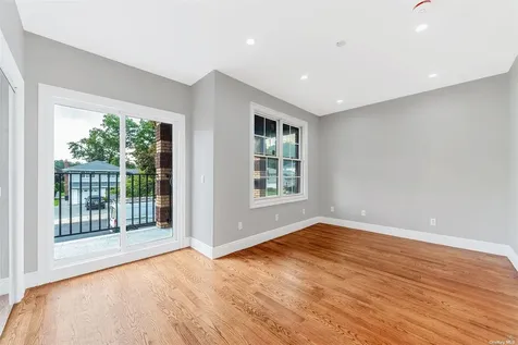 22 Solar Lane Albertson NY 11507