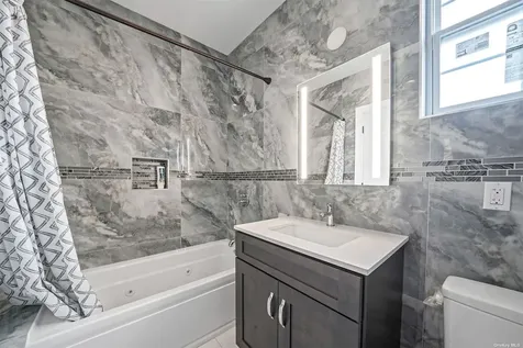 22 Solar Lane Albertson NY 11507