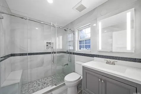 22 Solar Lane Albertson NY 11507