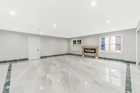 22 Solar Lane Albertson NY 11507