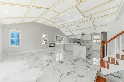 22 Solar Lane Albertson NY 11507