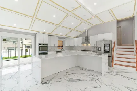22 Solar Lane Albertson NY 11507
